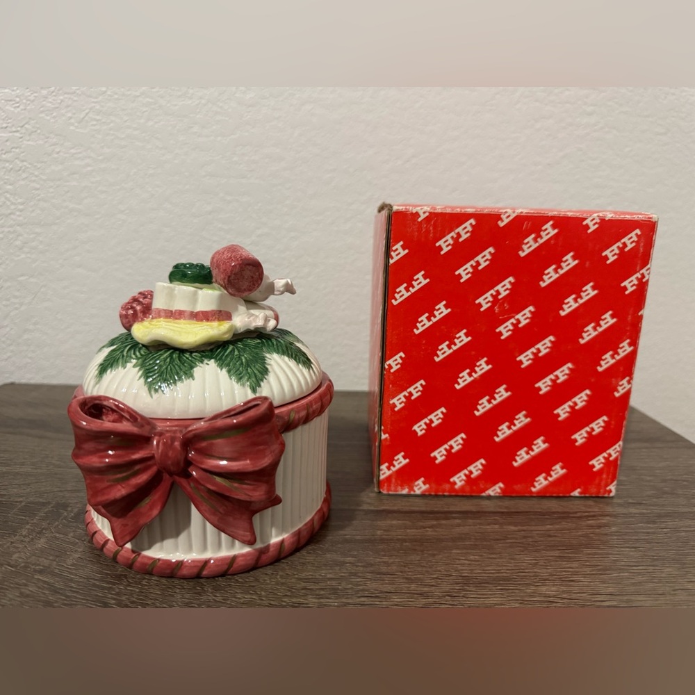 Vintage Fitz & Floyd 1992 Christmas Candy Cover Lidded Box.